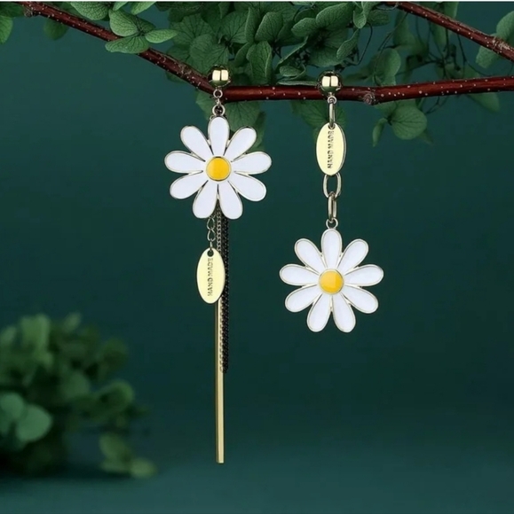Gold-plated white and yellow Daisy earrings with silver post BOGO - Picture 4 of 13
